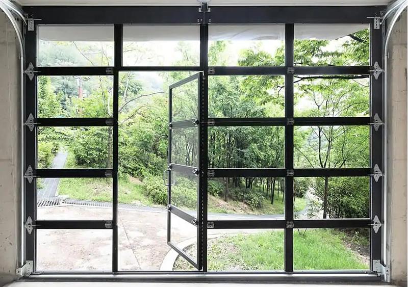 باب المرآب الزجاجي