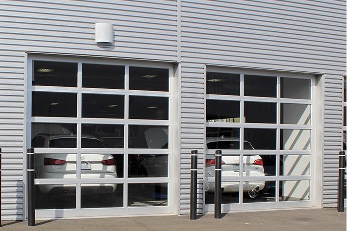 باب المرآب الزجاجي